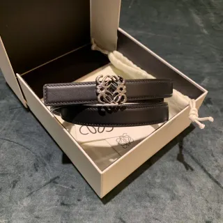 Loeve Anagram Belt حزام أسود فضي ضيق شريط مصقول مشبك جلدي
