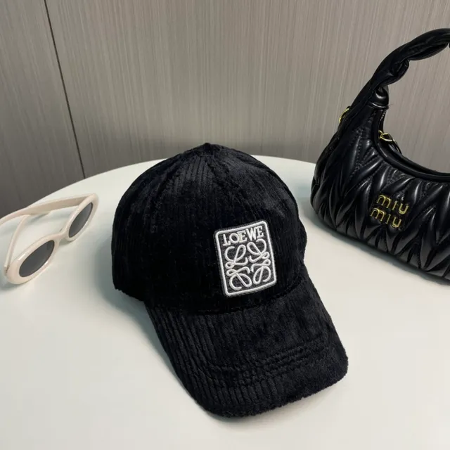 Loewe Anagram Logo Casquette baseball en velours côtelé noir 4