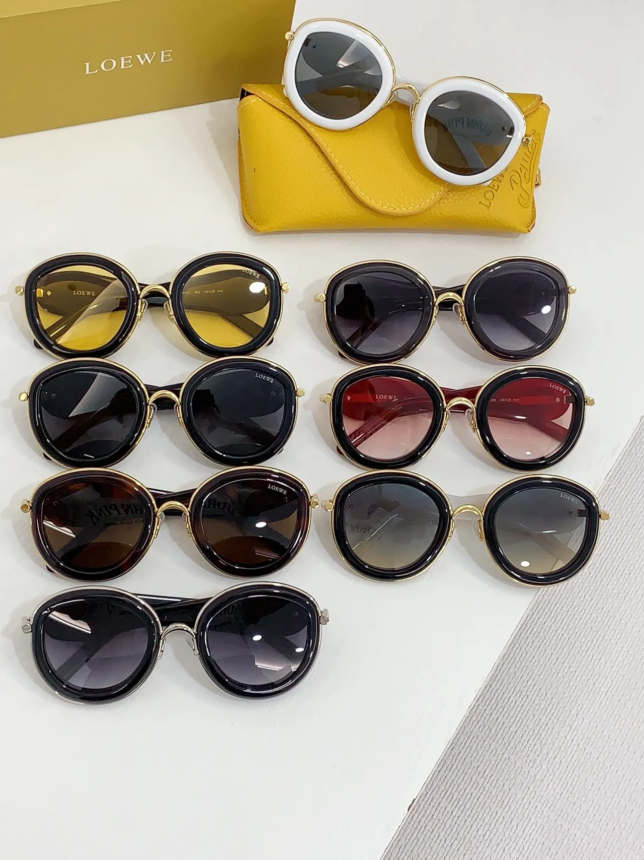 Loewe Anagram 圆形超大号黑金太阳镜 2