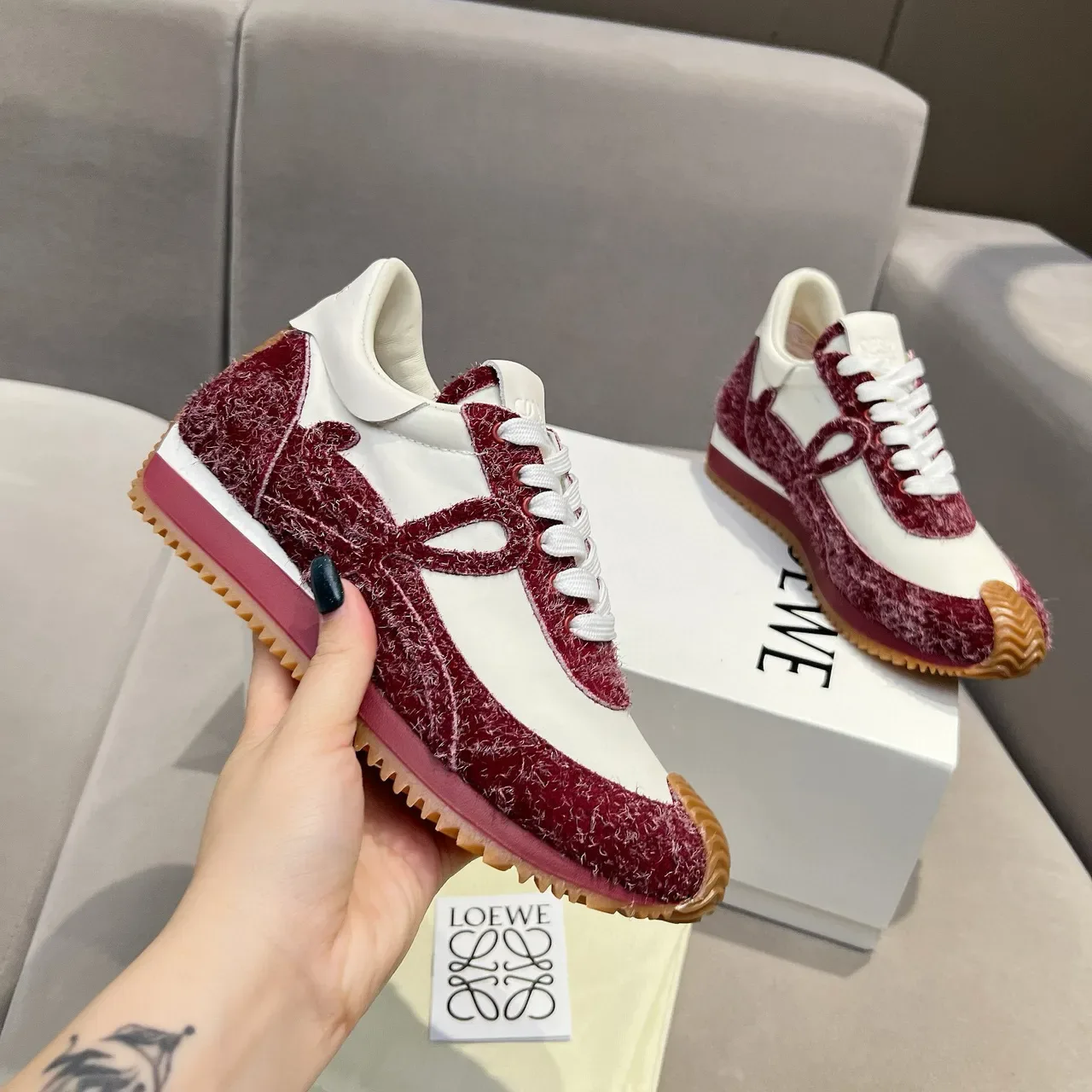 Loewe Flow Runner 2.0 সাদা ও লাল টেক্সচার্ড লাইফস্টাইল স্নিকার 4