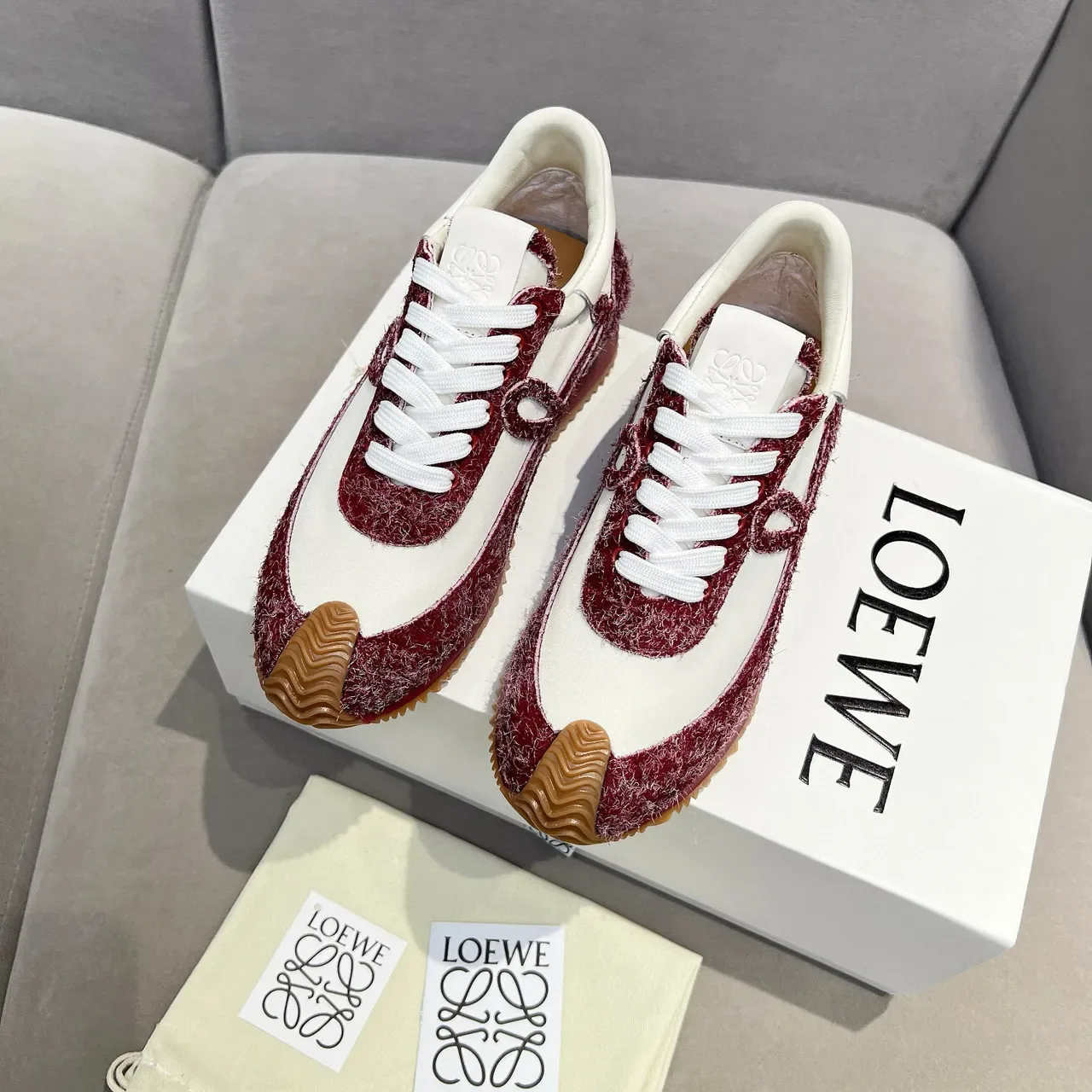 Loewe Flow Runner 2.0 সাদা ও লাল টেক্সচার্ড লাইফস্টাইল স্নিকার 6