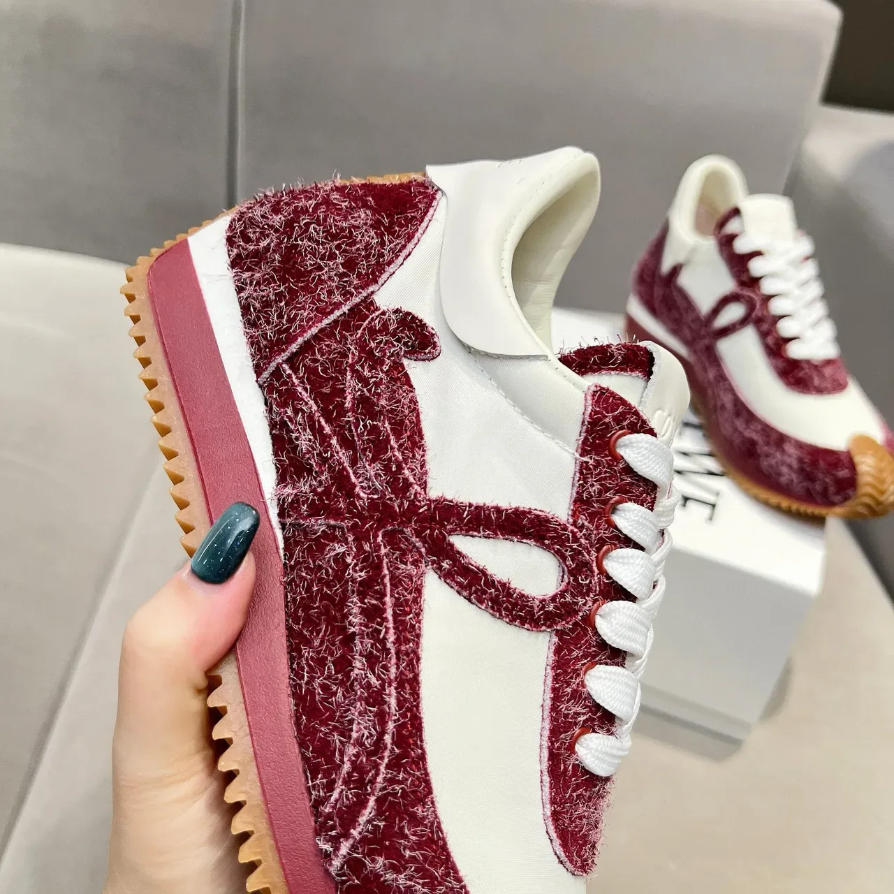Loewe Flow Runner 2.0 সাদা ও লাল টেক্সচার্ড লাইফস্টাইল স্নিকার 7