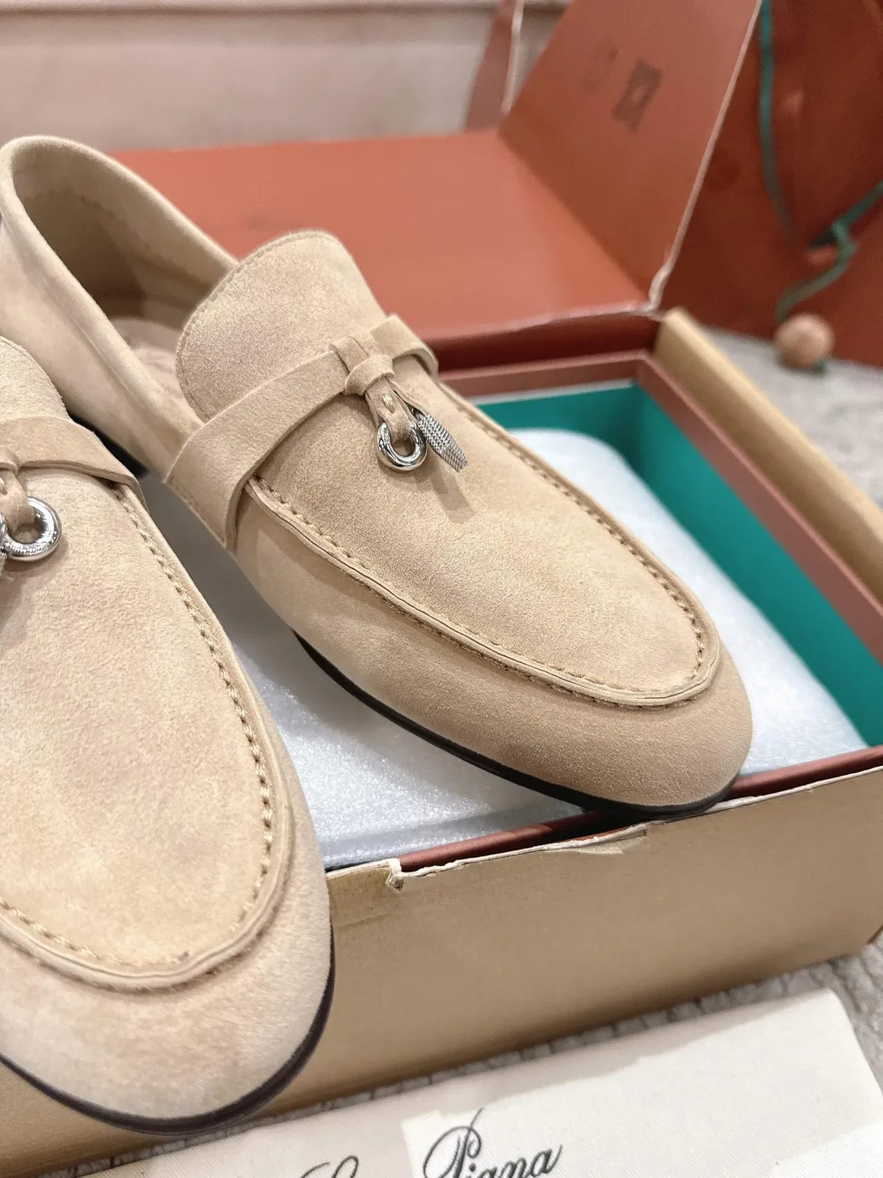 Loro Piana Summer Walk Ante Beige Loafers con Borla y Laço 3