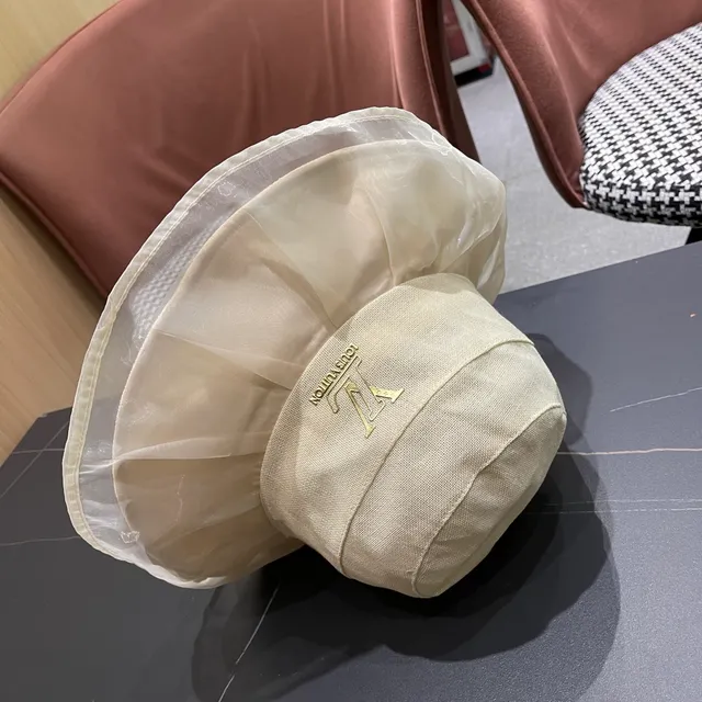 Chapéu Bucket Louis Vuitton Bege Dourado Coroa Estruturada Transparente Organza Babado Borda 2