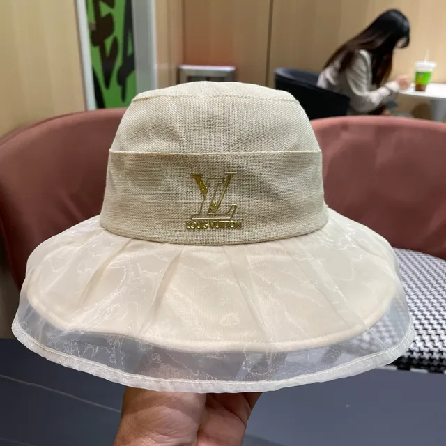 Chapéu Bucket Louis Vuitton Bege Dourado Coroa Estruturada Transparente Organza Babado Borda 4