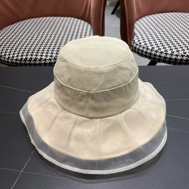 Chapéu Bucket Louis Vuitton Bege Dourado Coroa Estruturada Transparente Organza Babado Borda 7