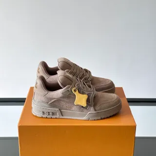Louis Vuitton Beige Gold Taupe Upper de Ante-Malla Híbrido Esculpido En Capas Midsole Lifestyle Sneakers