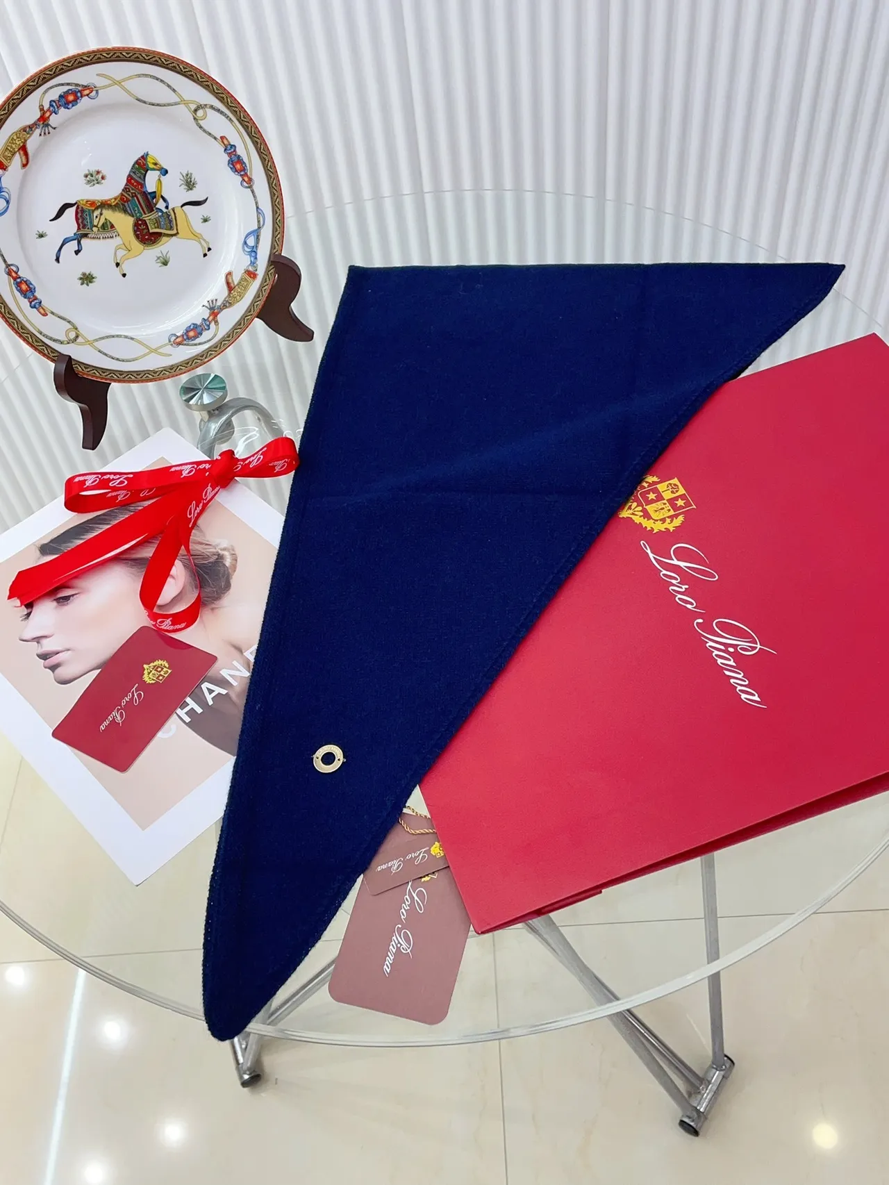 Louis Vuitton बेज नेवी रिब्ड निट एम्ब्रॉइडर टाइगर पैच बीनि 4