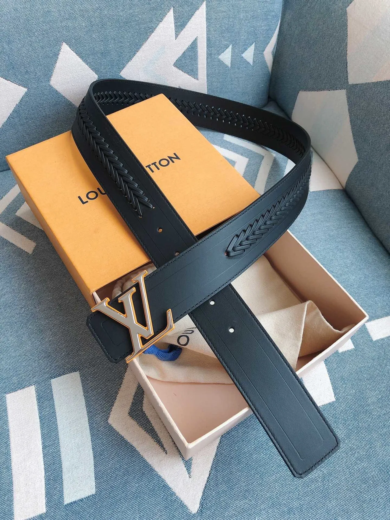 Louis Vuitton Ceinture en cuir dorée noire oversized LV Monogram boucle à tressage 2