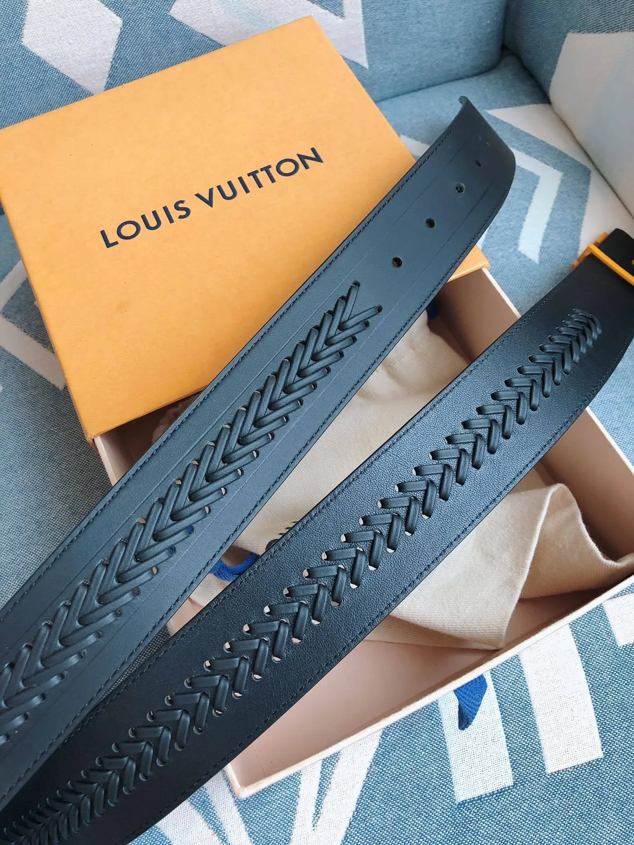 Louis Vuitton Ceinture en cuir dorée noire oversized LV Monogram boucle à tressage 5