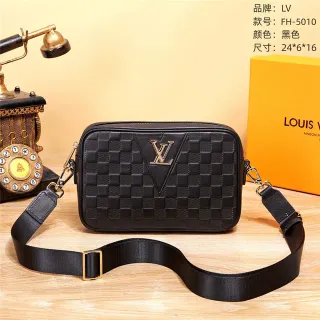 Louis Vuitton काला सोने का क्विल्टेड चेकरबोर्ड चमड़े का त्रिकोणीय LV लोगो प्लेक मेसेंजर बैग