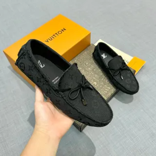 Louis Vuitton أسود مونوغرام جاكارد فابريك قوس-تاسيل أمام ليفر