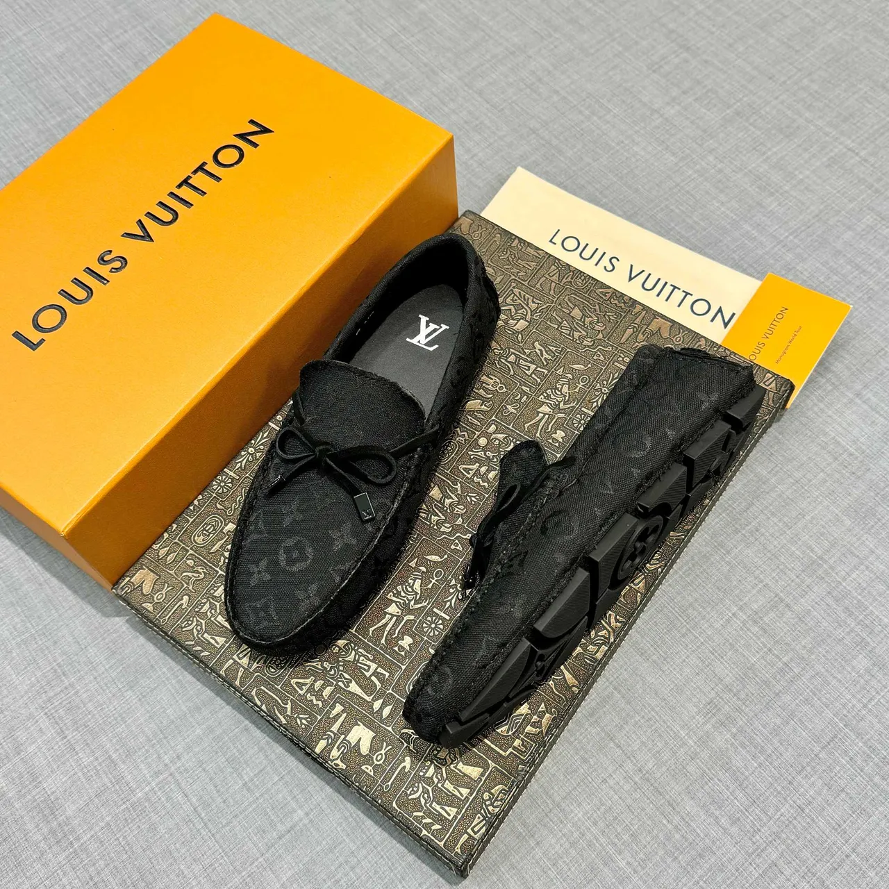 Louis Vuitton Noir Mocassin Monogram Jacquard Tissu Nœud-Frange Avant 2
