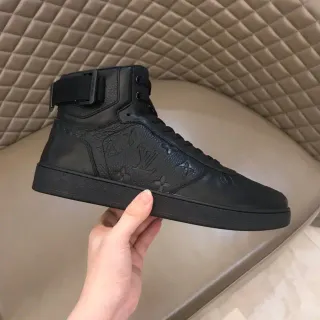 Louis Vuitton Tênis Lifestyle de Couro Preto Monogramado High-Top