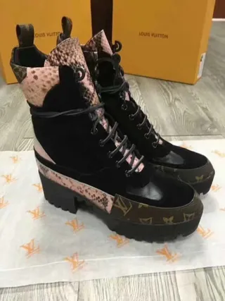 路易威登黑色粉色厚底混合材质鞋面踝靴 2