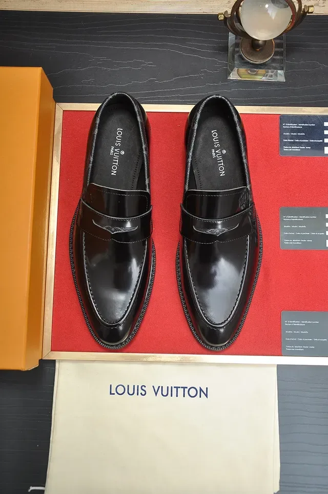 Louis Vuitton Noir Cuir Poli Bride Monogram Loafer 2