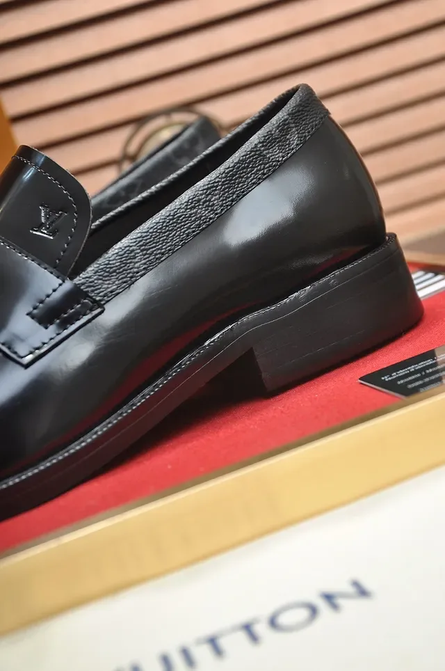 Louis Vuitton Noir Cuir Poli Bride Monogram Loafer 3