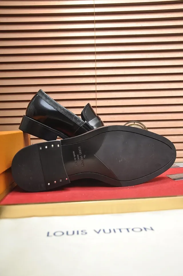 Louis Vuitton Noir Cuir Poli Bride Monogram Loafer 4