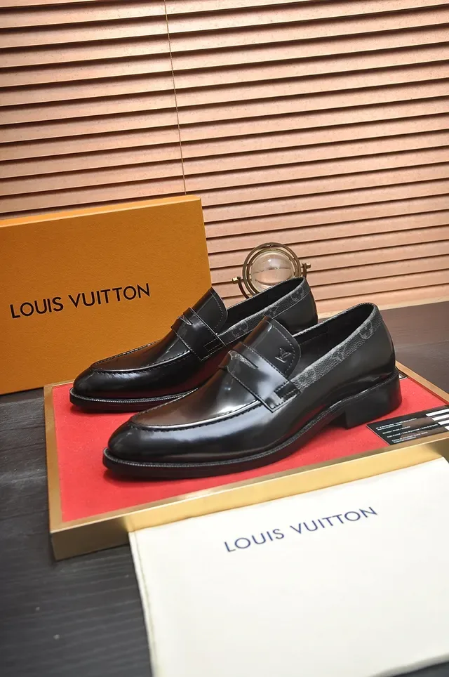 Louis Vuitton Noir Cuir Poli Bride Monogram Loafer 5