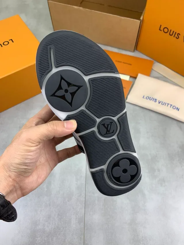 Louis Vuitton Noir Blanc Panneaux Géométriques Couturés Maille et Superposition Synthétique Sneakers Lifestyle 2