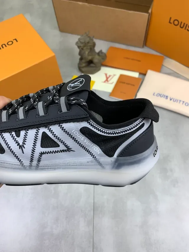 Louis Vuitton Noir Blanc Panneaux Géométriques Couturés Maille et Superposition Synthétique Sneakers Lifestyle 4
