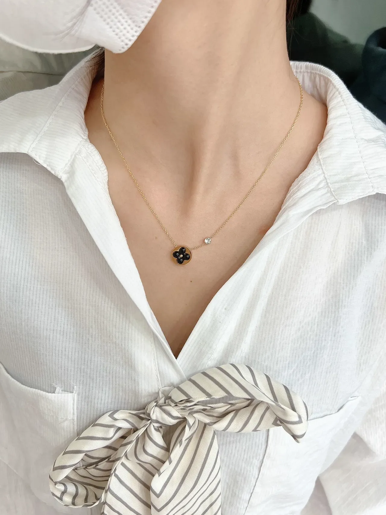 Colar Louis Vuitton Blossom Pendente Circular Ouro Rosa Diamante 3