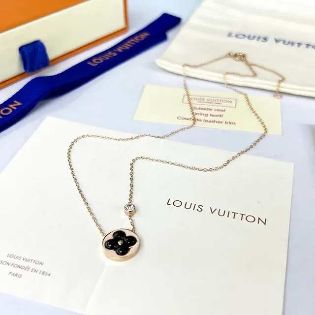 Colar Louis Vuitton Blossom Pendente Circular Ouro Rosa Diamante 5