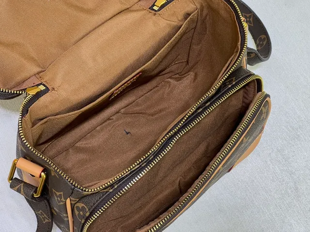Louis Vuitton Boîte Chapeau Brown Monogram Canvas Boston Bag 4