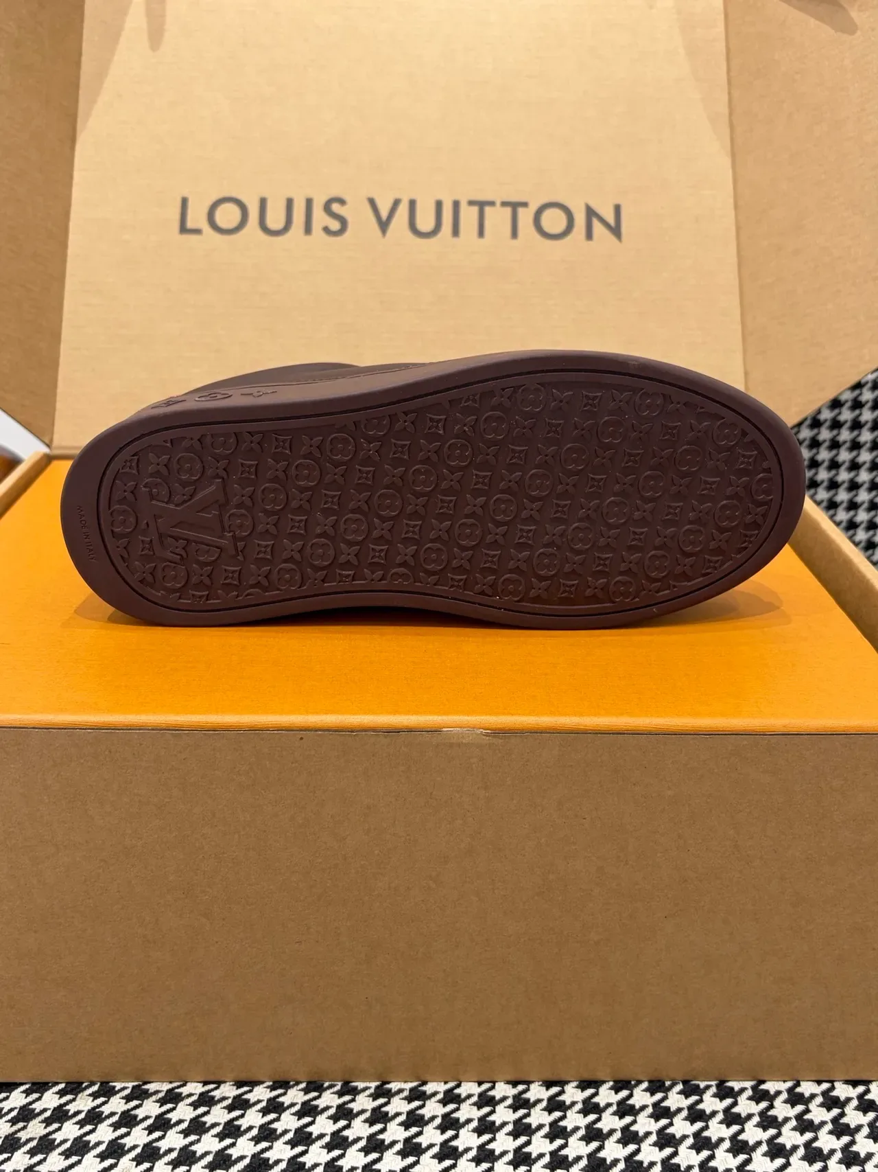 Louis Vuitton Brown Beige Low-Top Leather Upper Lifestyle Sneakers 2