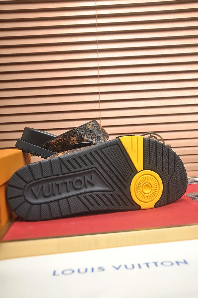 Sandalias casuales Louis Vuitton lona monogram correa doble hebilla marrón y negro 3