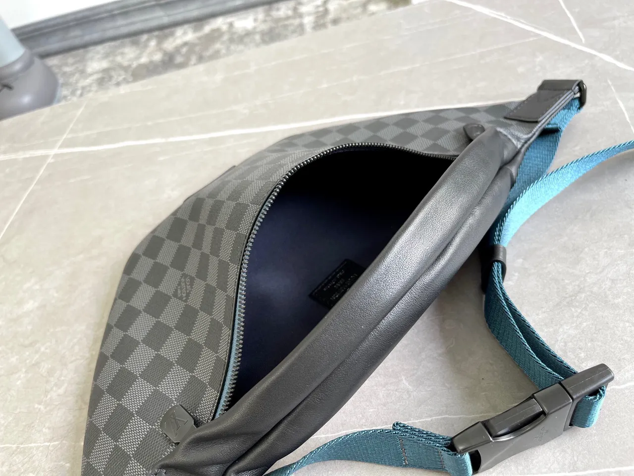 Louis Vuitton Bumbag Damier Graphite Lona Xadrez Bolsa de Cintura de Moda 3