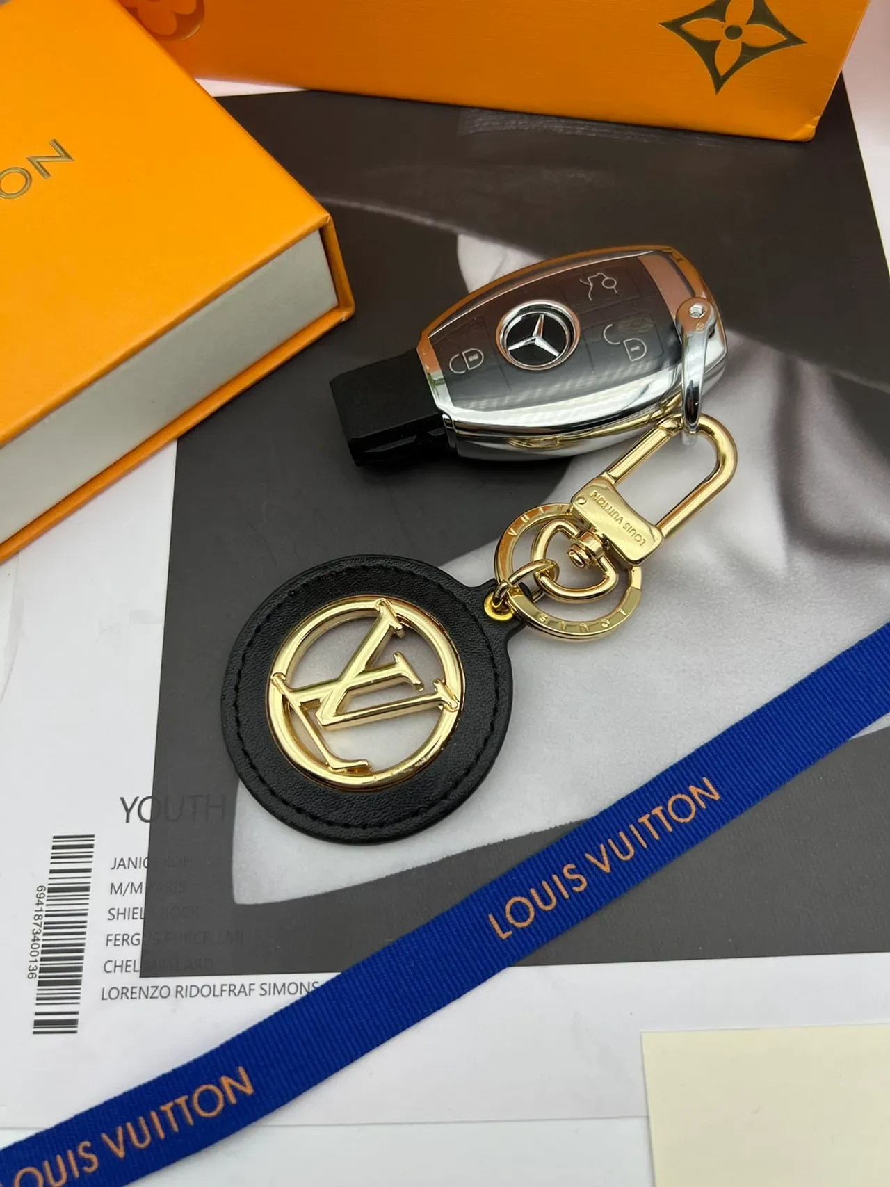 Louis Vuitton 圆形钥匙扣 红色金色 圆形皮革 花押 手袋 2