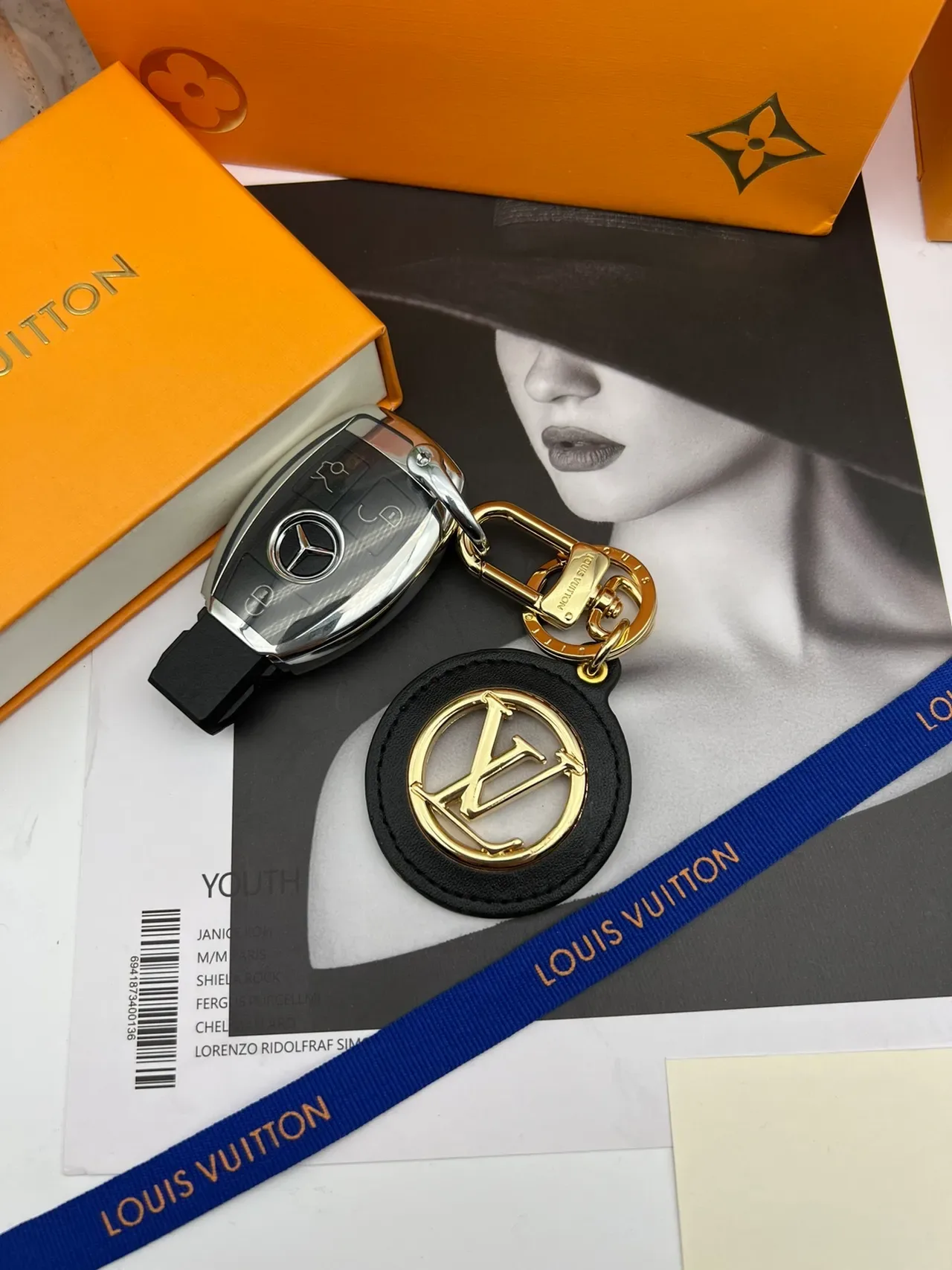 Louis Vuitton 圆形钥匙扣 红色金色 圆形皮革 花押 手袋 4
