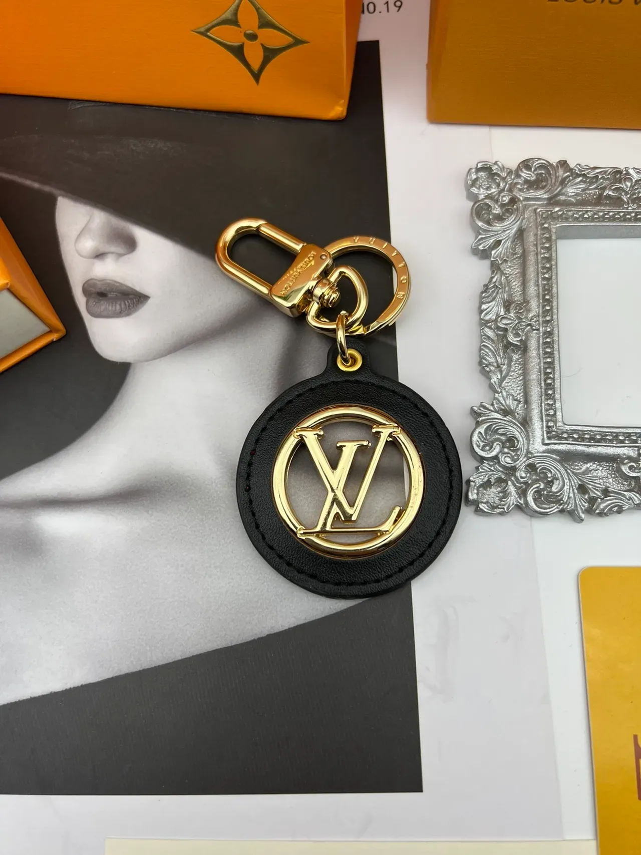 Louis Vuitton 圆形钥匙扣 红色金色 圆形皮革 花押 手袋 5