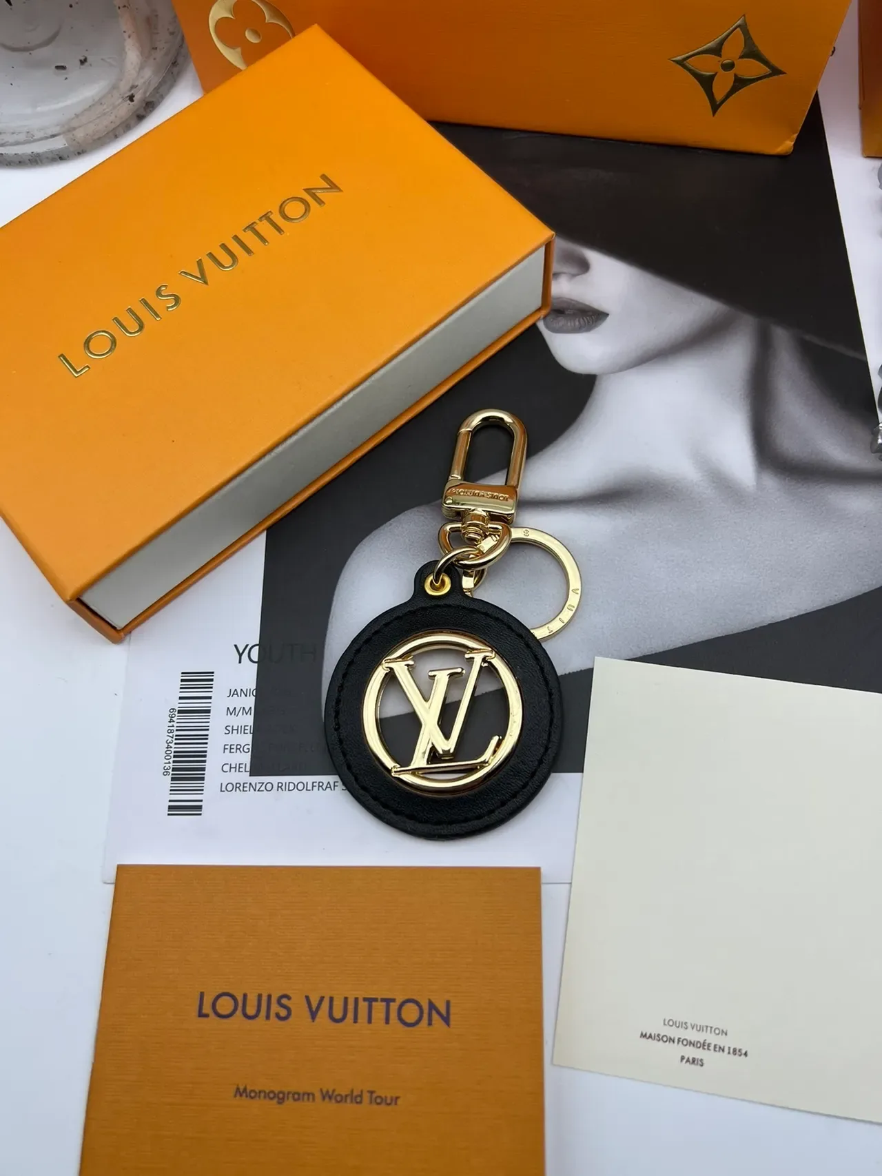 Louis Vuitton 圆形钥匙扣 红色金色 圆形皮革 花押 手袋 7