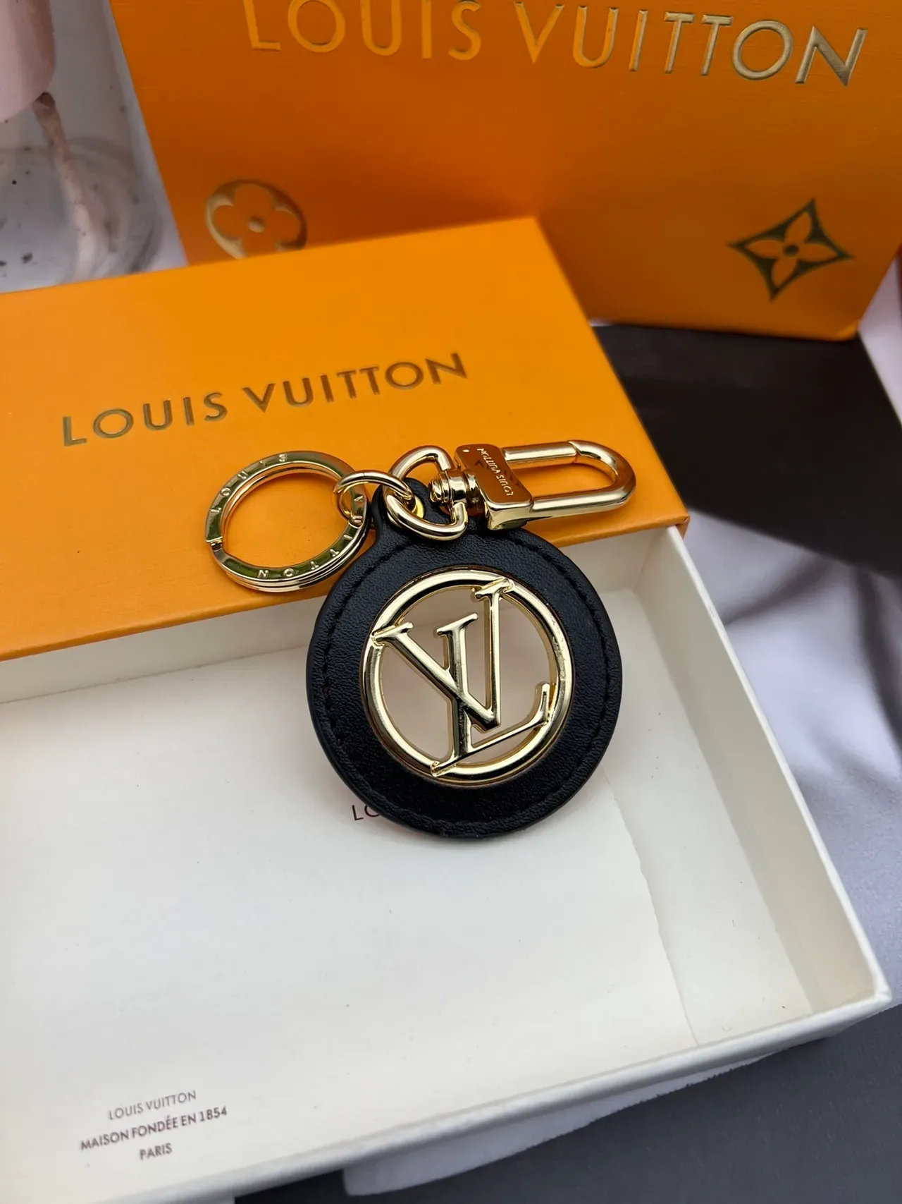 Louis Vuitton 圆形钥匙扣 红色金色 圆形皮革 花押 手袋 8