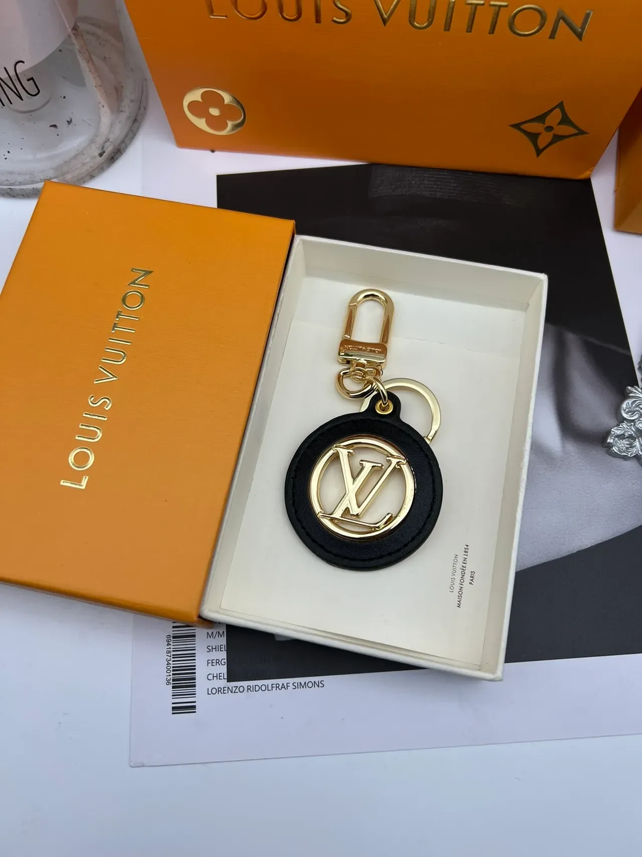 Louis Vuitton 圆形钥匙扣 红色金色 圆形皮革 花押 手袋 9