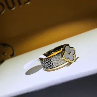 Louis Vuitton Clover एनामेल मोनोग्राम अंगूठी