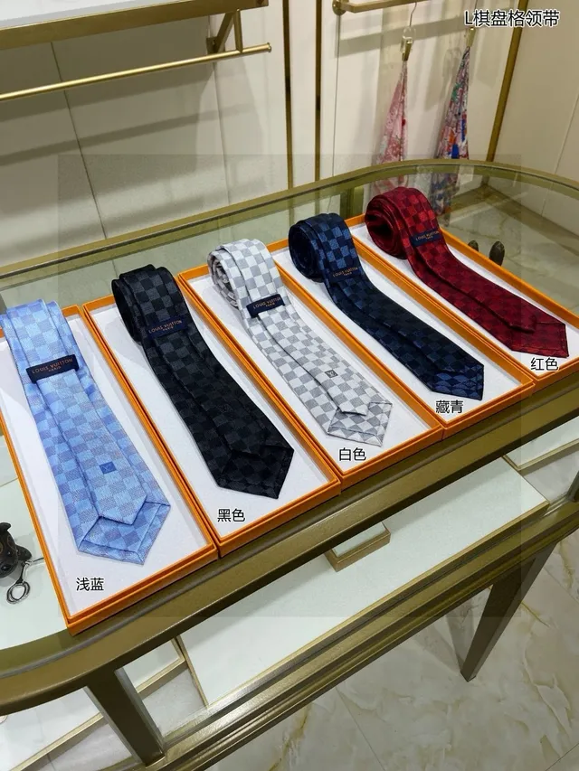 Louis Vuitton Damier Check ربطة عنق أحمرة وبورجوندي 3