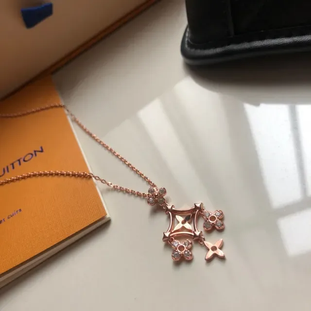 Louis Vuitton Dentelle de Diamants Pingente de Diamantes em Ouro Rosa 5