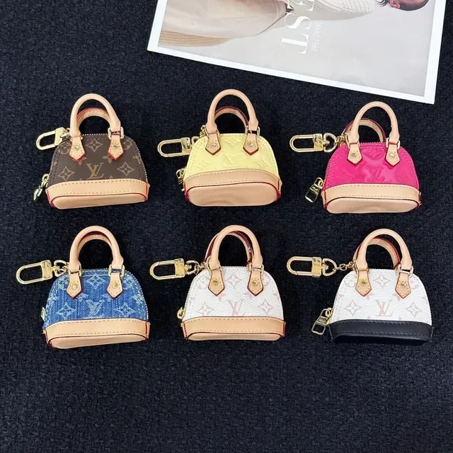 Louis Vuitton Cão na Alça Amarelo Marrom Monogrammed Leather Patch Bolsa Transversal 6