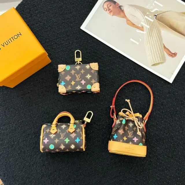 Louis Vuitton Cão na Alça Amarelo Marrom Monogrammed Leather Patch Bolsa Transversal 7