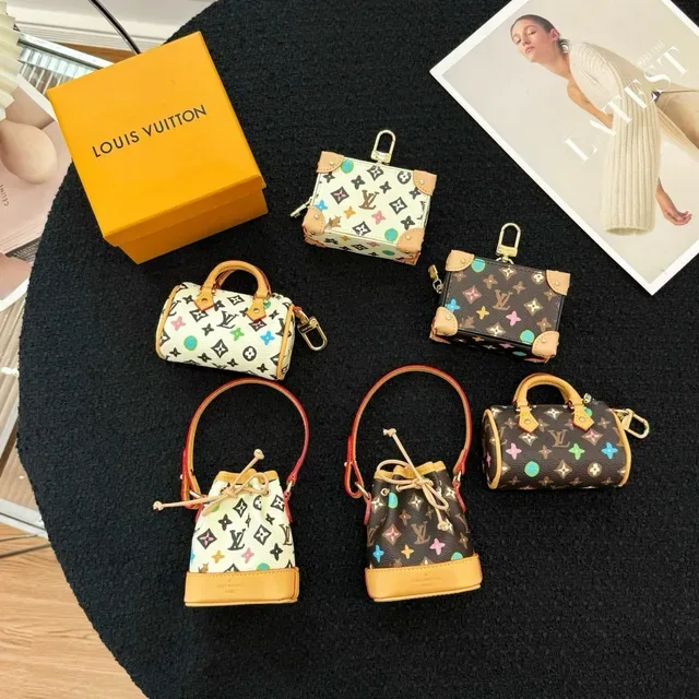 Louis Vuitton Cão na Alça Amarelo Marrom Monogrammed Leather Patch Bolsa Transversal 9