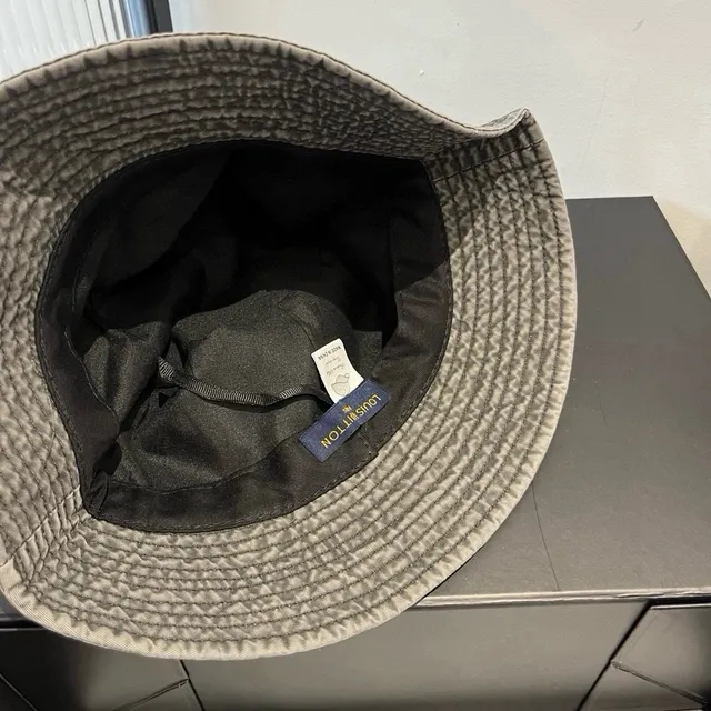 Louis Vuitton Logotipo Bordado Sombrero Bucket Gris Lavado 2