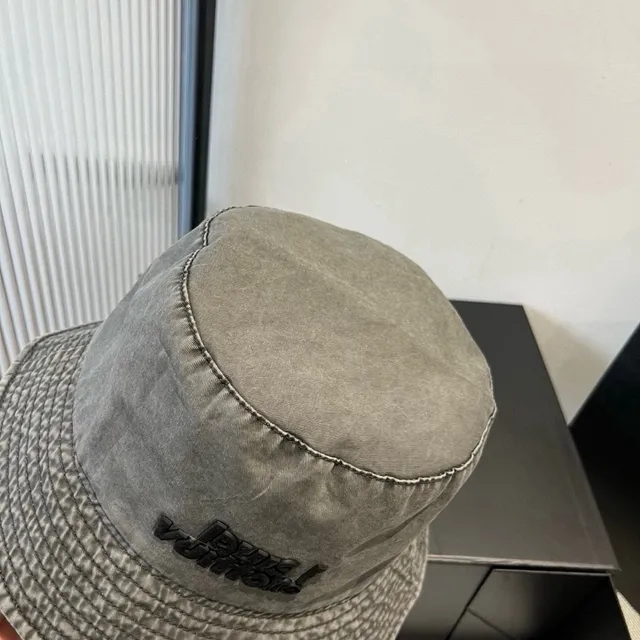 Louis Vuitton Logotipo Bordado Sombrero Bucket Gris Lavado 7