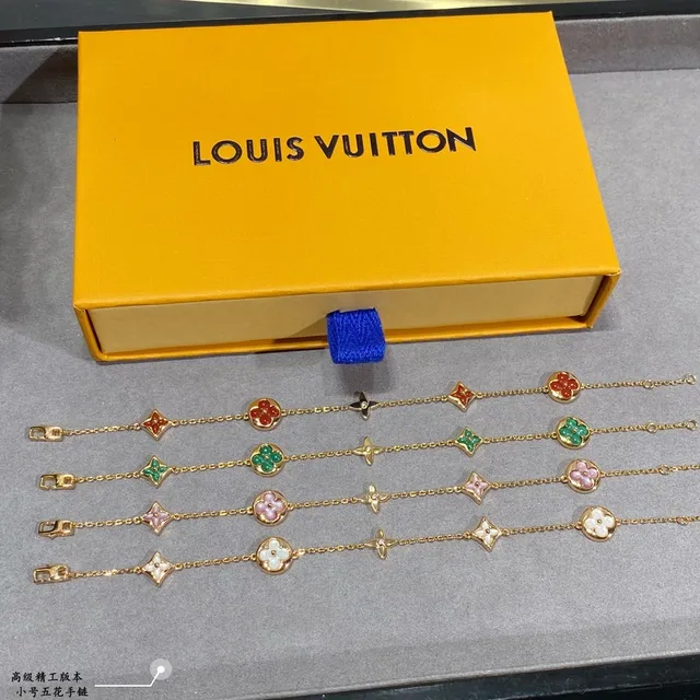 Louis Vuitton Cinco Flores Pulseiras Charme Esmaltado Dourado 3