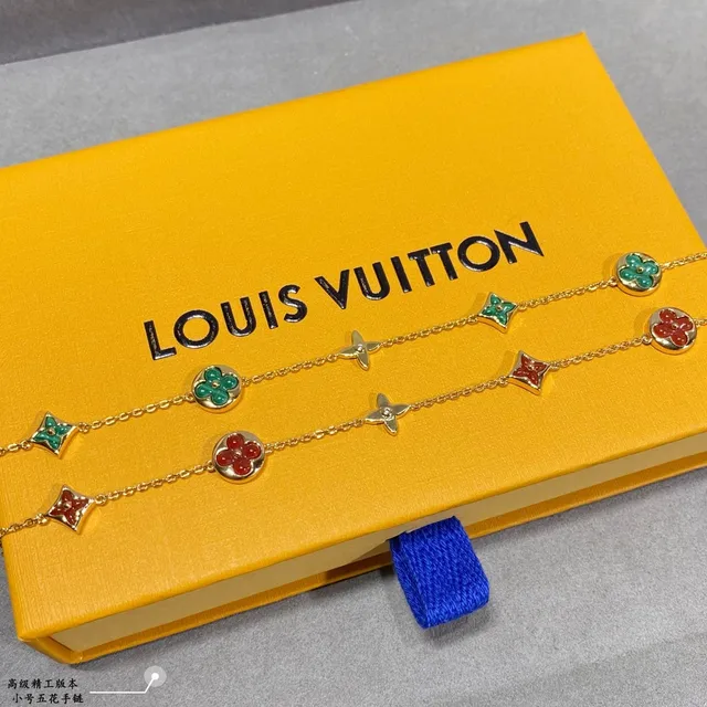 Louis Vuitton Cinco Flores Pulseiras Charme Esmaltado Dourado 4