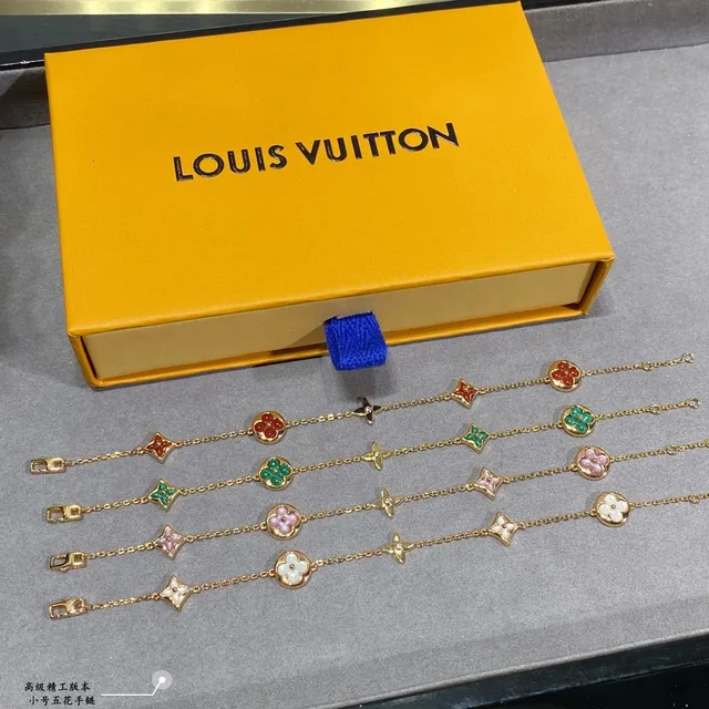 Louis Vuitton Cinco Flores Pulseiras Charme Esmaltado Dourado 7