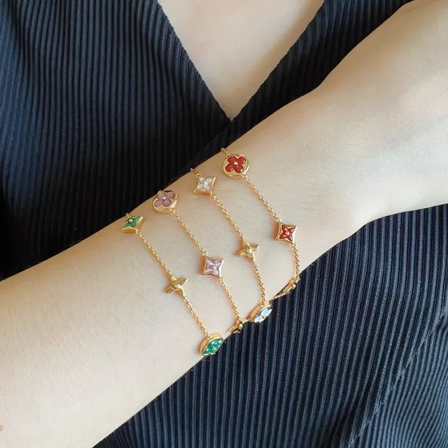 Louis Vuitton Cinco Flores Pulseiras Charme Esmaltado Dourado 9