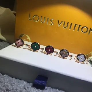 Louis Vuitton ফ্লোরাল মোটিফ এনামেল এবং মাদার-অফ-পার্ল রিংস